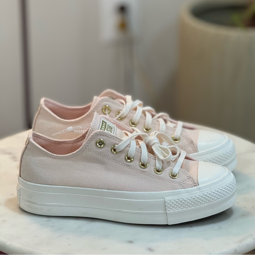 Converse Women's Chuck Taylor All Star Low-Top Lift Platform Sneakers